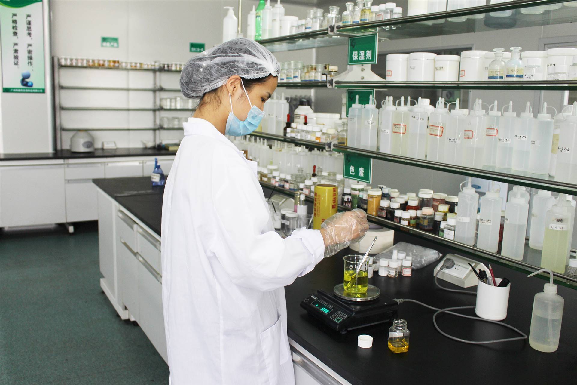 “我们将扩大线下分销及直销渠道