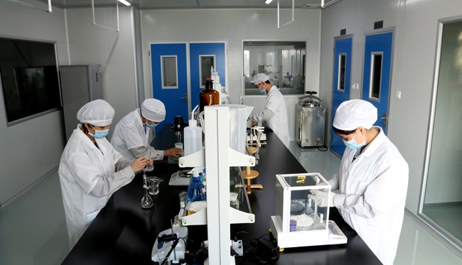 目前正常推进中；公司在高端碳化硅粉料领域持续深耕