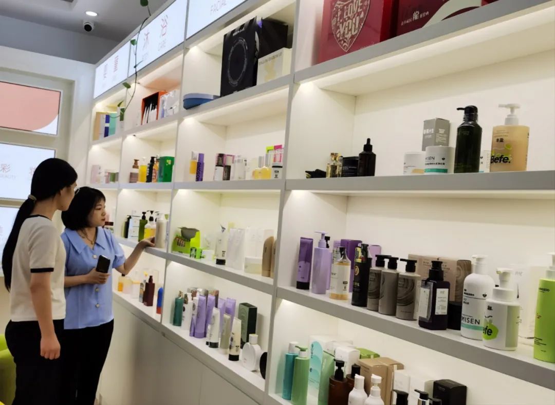 它还有一个了解雷鸟电视的人可能更熟悉的名字:S545C PRO