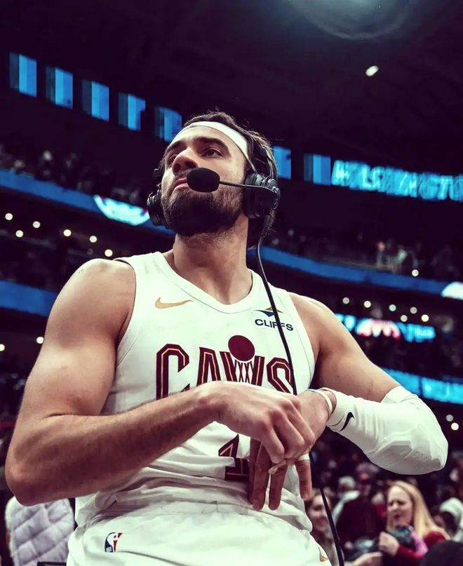 斯特鲁斯复出首秀高效难救骑士 赫德低迷成关键