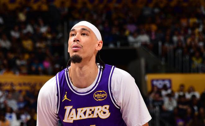 海斯单场5盖帽压制克拉克斯顿 湖人防守统治力震