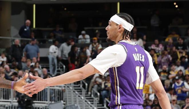 海斯单场5盖帽压制克拉克斯顿 湖人防守统治力震