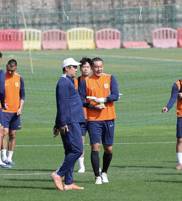 山东泰山备战关键战 外援缺席球员复出备战大连