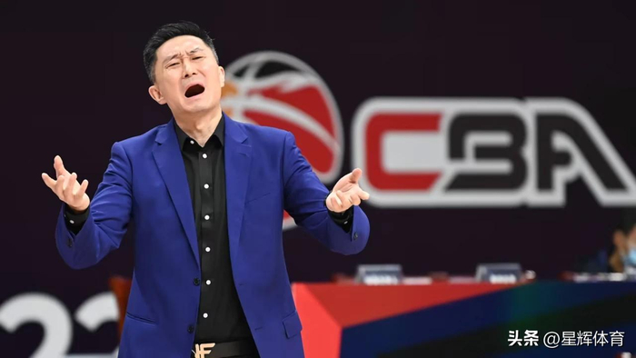 崔永熙惊险扣篮遭封盖 广东宏远主场险些失守